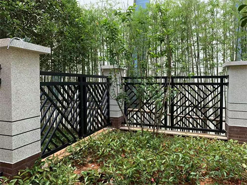 長沙正云金屬制品有限公司,長沙自動創(chuàng)新型鋅鋼護欄生產